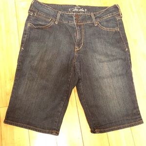 SOLD! Old navy women’s Bermuda shorts